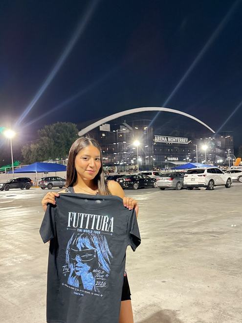 Cliente con playera Futttura