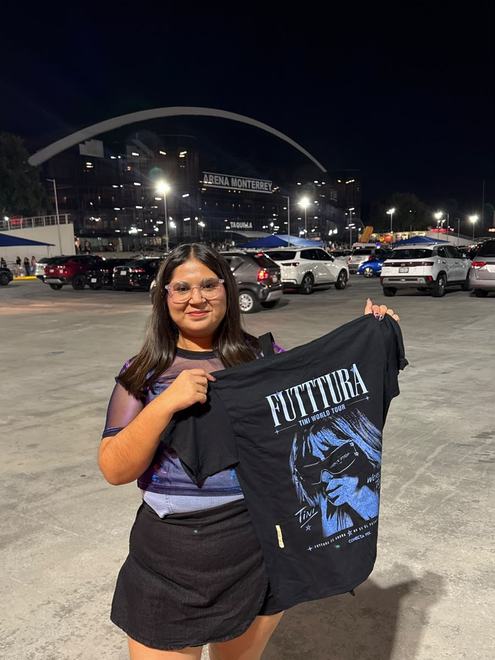 Cliente con playera Futttura